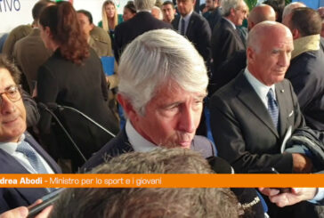 Mattarella assiste al cambio della Guardia d'Onore dell'Esercito Italiano
