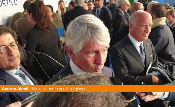 Mattarella assiste al cambio della Guardia d'Onore dell'Esercito Italiano