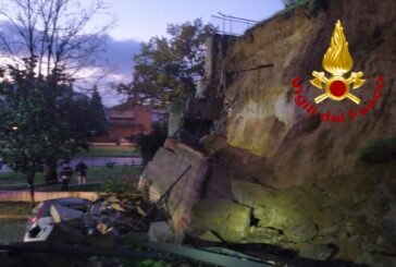 Crolla un muro di contenimento a Colle: intervento dei Vigili del fuoco