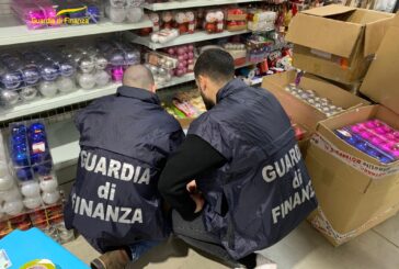 La Finanza sequestra oltre 10mila addobbi natalizi non sicuri
