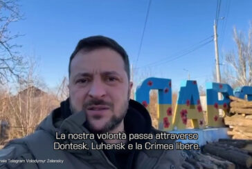 Zelensky visita Donbass "Celebreremo le Forze Armate in terra libera"