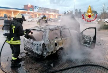 Sinalunga: intervento dei Vigili del fuoco per l’incendio di un’auto