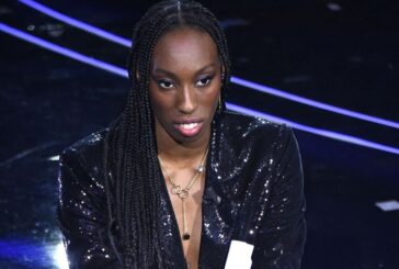 A Sanremo i Maneskin infiammano l'Ariston. Enogu "Amo l'Italia"