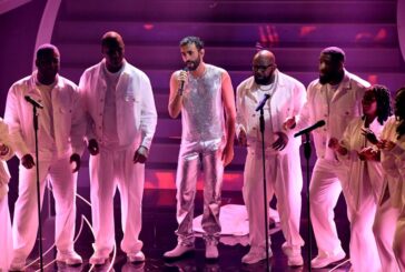 Sanremo, Marco Mengoni vince la serata delle cover