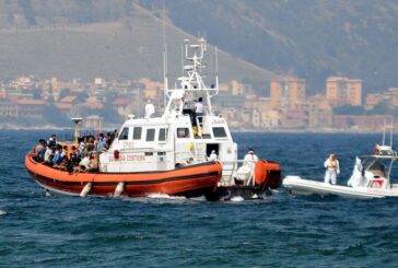Immigrazione, naufragio nel Crotonese, una trentina le vittime