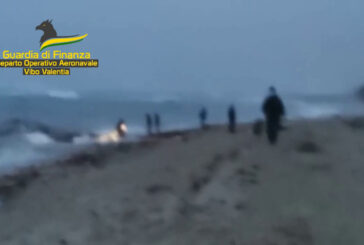 Tragedia Crotone, Gdf impegnata in recupero corpi sulla spiaggia