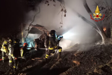 In fiamme rimessa agricola a Sovicille: distrutti macchinari ed attrezzi