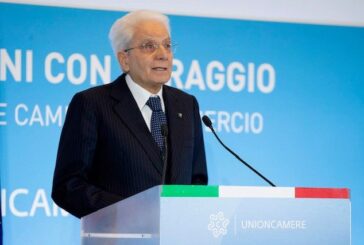 Mattarella "Tempi non facili, ma l'Italia ha saputo sorprendere"