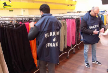 Fiamme Gialle sequestrano 100 mila capi di abbigliamento