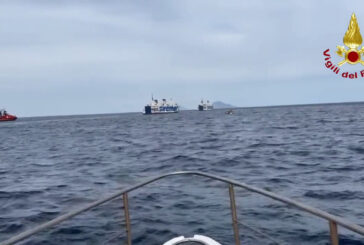 Incendio in un traghetto su tratta Milazzo-Lipari, le immagini
