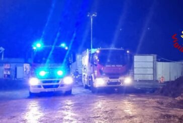 Vigili del fuoco in azione per l’incendio di un fienile a Sinalunga