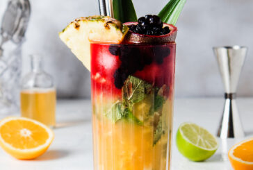 Sienese cocktail and ricciarelli