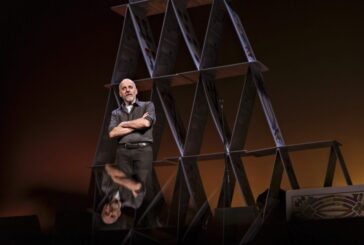 Marco Paolini in scena con “Sani” sul palco dei Rinnovati