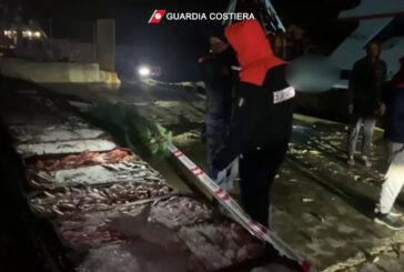 Peschereccio egiziano in acque italiane, denuncia e sequestro