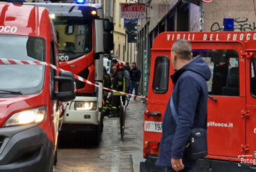Incendio a Milano, palazzo evacuato in pieno centro