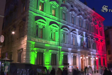 Unità d'Italia, la facciata di Palazzo Madama illuminata col tricolore
