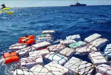 Catania,ritrovate e sequestrate 2 tonnellate di cocaina in mare aperto