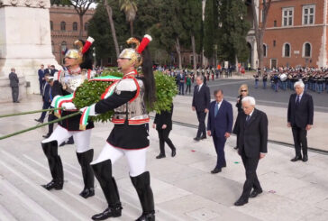 Mattarella depone corona d’alloro sulla Tomba del Milite Ignoto