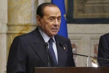 Berlusconi "E' stata dura, ora rinnoverò Forza Italia"