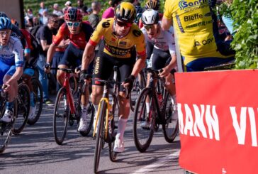 A Cavendish l'ultima tappa del Giro, Roglic vince la corsa