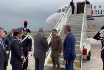 Zelensky in visita a Roma, l'arrivo all'aeroporto di Ciampino