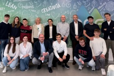 Studenti in visita al laboratorio di analisi di AdF