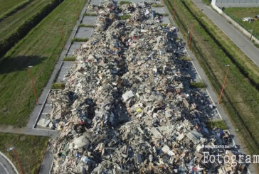 Alluvione in Emilia Romagna, montagne di detriti
