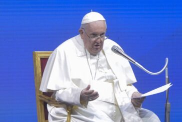 Papa "Guerra, egoismo e divisioni devastano la terra"