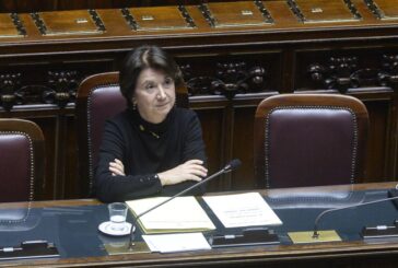Maternità surrogata,Roccella "Utile soluzione legale per bimbi già nati"