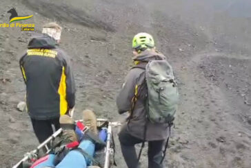 Escursionista ferita sull'Etna, le immagini dei soccorsi