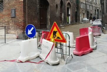 Riaperta via Stalloreggi dopo i lavori di lastricatura