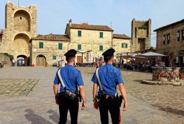 Evade dai domiciliari per rubare, scappa dai Carabinieri e si “nasconde” in caserma