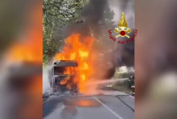 Incendio distrugge mezzo pesante nel padovano
