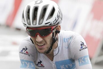 Adam Yates è la prima maglia gialla del Tour 2023