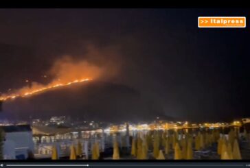 Notte di incendi a Palermo, case minacciate da roghi e chiuso aeroporto