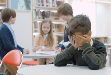 Ecco come il bullismo causa problemi di salute, ansia, sbalzi d'umore