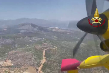 Emergenza incendi boschivi in Grecia, le immagini