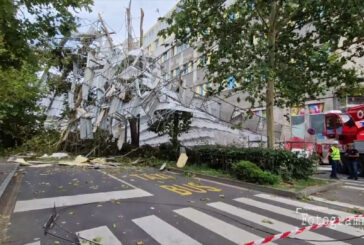 Maltempo Milano, immagini impressionanti del crollo di un'impalcatura