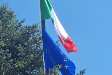 Sarteano: sostituite le bandiere malridotte