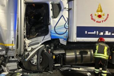 Incidente a tre in A1: gravissimo l’autista di un camion