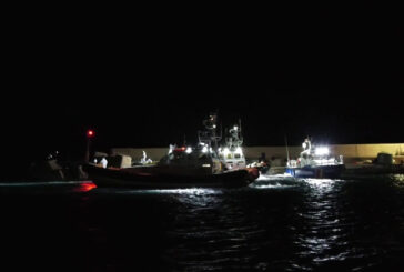 Immigrazione, 2 morti e 32 dispersi al largo di Lampedusa