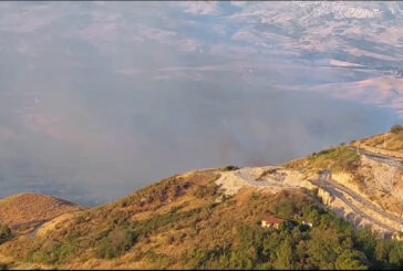 Roghi alle pendici di Enna, canadair in azione per domare le fiamme