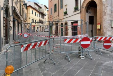 Cedimento a Poggibonsi: ispezione dei tecnici nei locali interrati