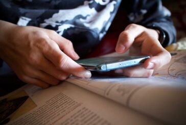 Ricerca Bicocca, l'uso precoce dello smartphone riduce l'apprendimento