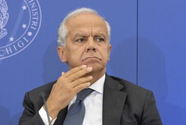 Migranti, colloquio tra Piantedosi e l'omologo francese Darmanin