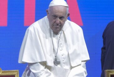 Papa "La sfida delle migrazioni va affrontata insieme"