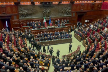 I funerali di Napolitano, l'applauso alla Camera