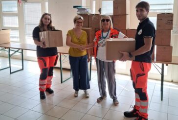 Poggibonsi: consegnati alle scuole quaderni e matite donati