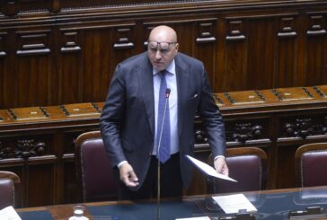 Crosetto "si bloccano migranti da una parte, si agevolano dall'altra"