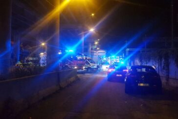 Venezia, autobus cade da cavalcavia a Mestre. Ci sono vittime